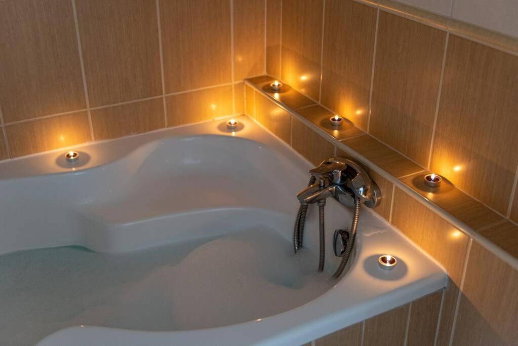 Spacious And Bright Flat Between Airport & Center Διαμέρισμα Βουδαπέστη Εξωτερικό φωτογραφία